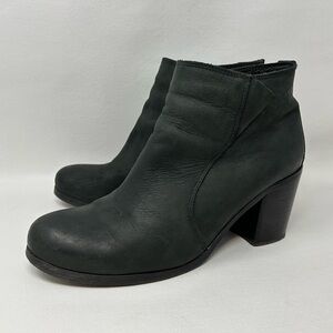 Levi's Black Leather Ankle Zip Up Block Heeled Boho Boots, Women’s Size 10.